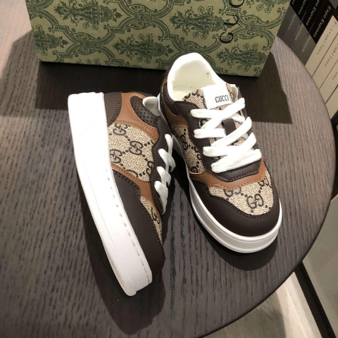 Children's shoes child